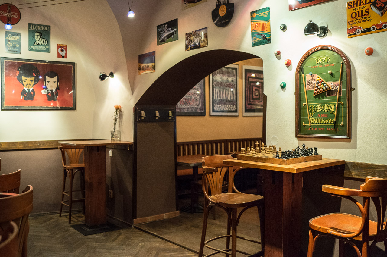 Napa bar & gallery interiér