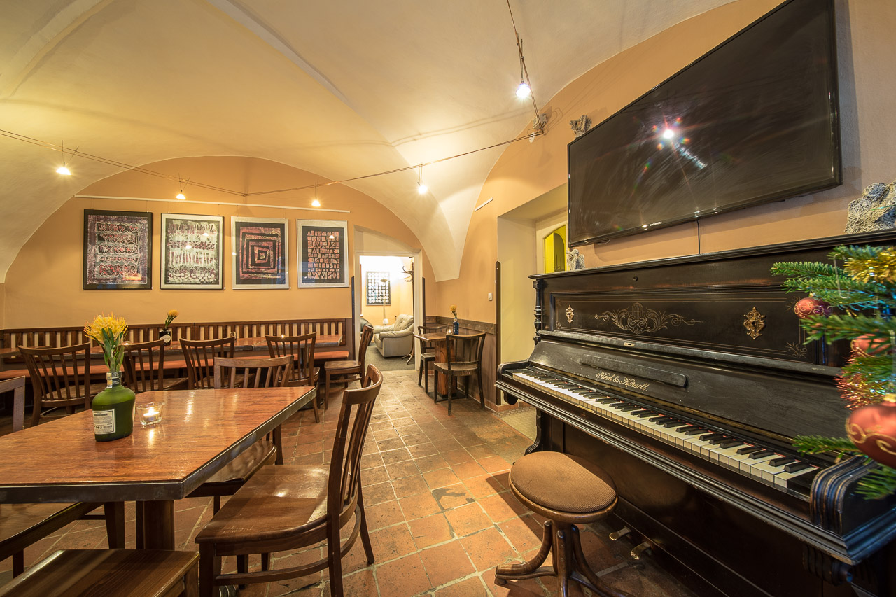 NAPA bar & gallery - atmosféra baru